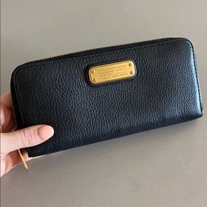 Marc Jacobs wallet gold and black almost new